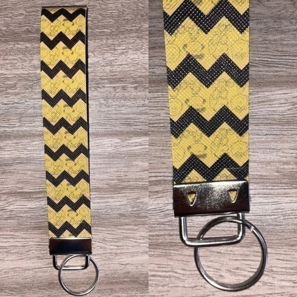 Charlie Brown peanuts faux leather wristlet keychain new